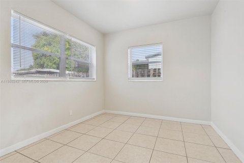 House in Oakland Park, Florida 2 bedrooms № 2008295 - photo 21