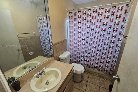 House in Fort Lauderdale, Florida 5 bedrooms, 151.9 sq.m. № 1177635 - photo 14
