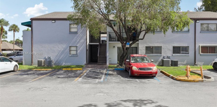 Condo in Miami, Florida, 2 bedrooms  № 2045524