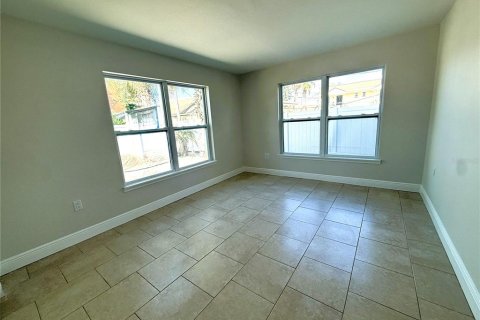 Снять в аренду квартиру в Мадейра - Бич, Флорида 1 комната, 71.53м2, № 2099539 - фото 6