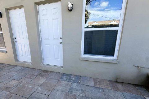 Снять в аренду квартиру в Мадейра - Бич, Флорида 1 комната, 71.53м2, № 2099539 - фото 13