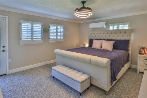 House in New Smyrna Beach, Florida 4 bedrooms, 204.38 sq.m. № 1755141 - photo 5