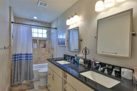 House in New Smyrna Beach, Florida 4 bedrooms, 204.38 sq.m. № 1755141 - photo 2