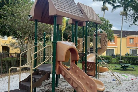 Купить таунхаус в Мирамар, Флорида 2 спальни, 99.41м2, № 1969704 - фото 28