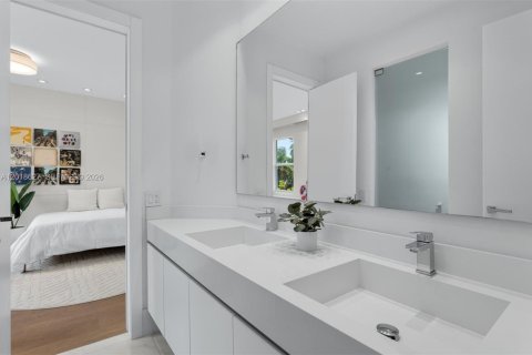 Villa ou maison à vendre à Golden Beach, Floride: 7 chambres, 419.27 m2 № 2077556 - photo 30