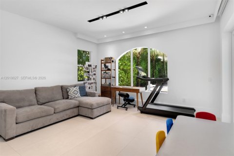 Villa ou maison à vendre à Golden Beach, Floride: 7 chambres, 419.27 m2 № 2077556 - photo 15