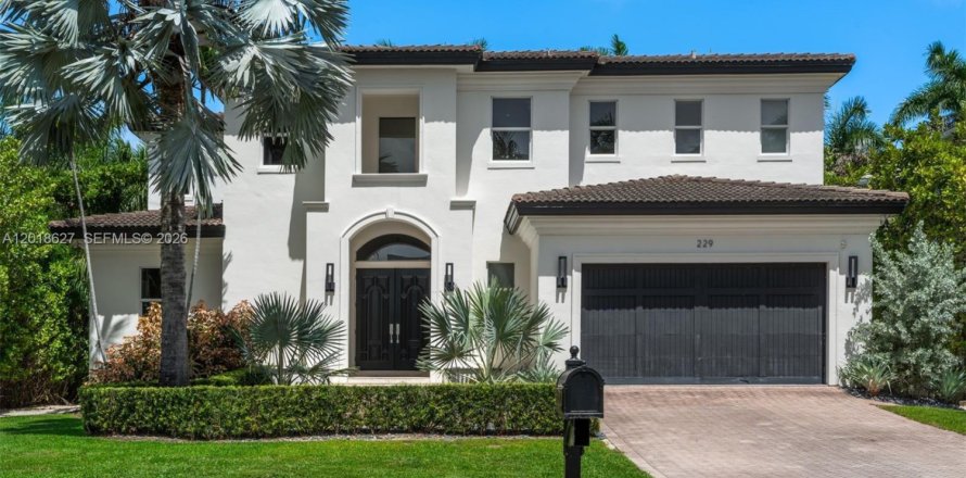 Villa ou maison à Golden Beach, Floride 7 chambres, 419.27 m2 № 2077556