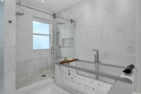 Villa ou maison à vendre à Golden Beach, Floride: 7 chambres, 419.27 m2 № 2077556 - photo 26