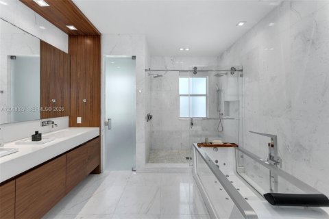 Villa ou maison à vendre à Golden Beach, Floride: 7 chambres, 419.27 m2 № 2077556 - photo 24
