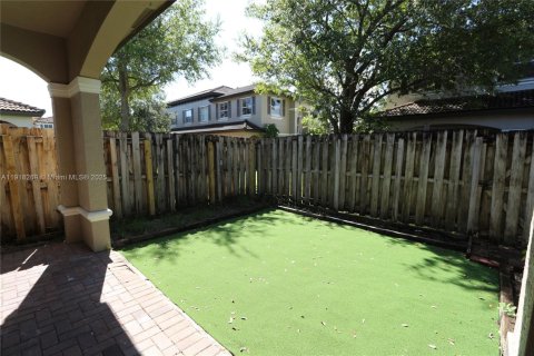 Townhouse in Miami, Florida 3 bedrooms, 137.31 sq.m. № 1973186 - photo 13