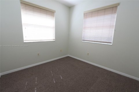 Townhouse in Miami, Florida 3 bedrooms, 137.31 sq.m. № 1973186 - photo 29