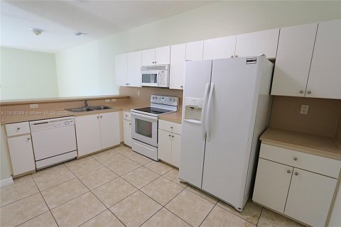 Townhouse in Miami, Florida 3 bedrooms, 137.31 sq.m. № 1973186 - photo 3