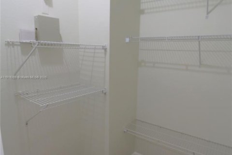 Townhouse in Miami, Florida 3 bedrooms, 137.31 sq.m. № 1973186 - photo 27