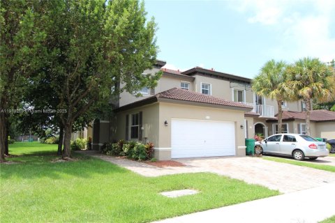 Townhouse in Miami, Florida 3 bedrooms, 137.31 sq.m. № 1973186 - photo 16