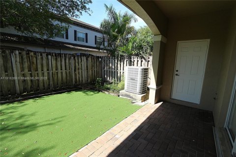 Townhouse in Miami, Florida 3 bedrooms, 137.31 sq.m. № 1973186 - photo 14