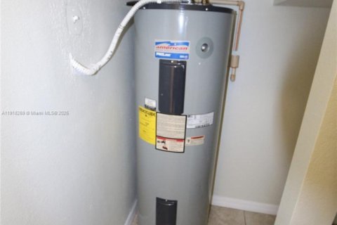 Townhouse in Miami, Florida 3 bedrooms, 137.31 sq.m. № 1973186 - photo 11