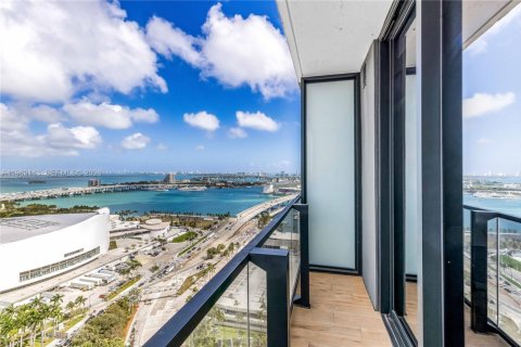 Condo in Miami, Florida, 1 bedroom  № 2025202 - photo 13