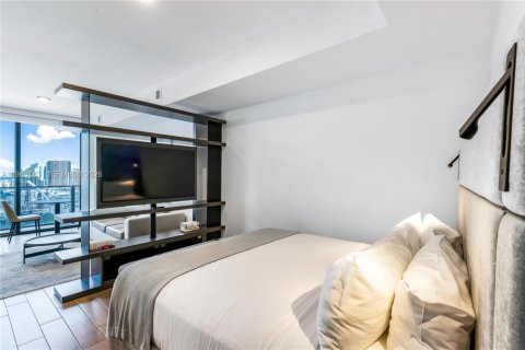 Condo in Miami, Florida, 1 bedroom  № 2025202 - photo 2