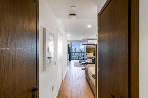 Condo in Miami, Florida, 1 bedroom  № 2025202 - photo 12