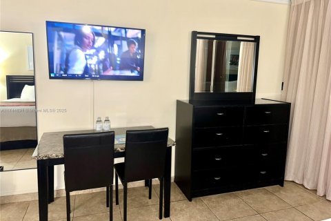 Hotel in Sunny Isles Beach, Florida 33.44 sq.m. № 2019445 - photo 10