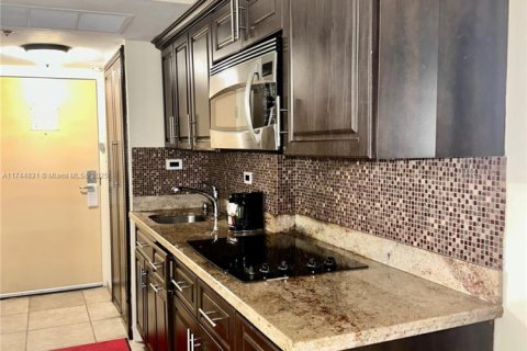 Hotel in Sunny Isles Beach, Florida 33.44 sq.m. № 2019445 - photo 5