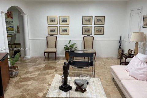 Villa ou maison à vendre à Coral Gables, Floride: 3 chambres, 157.66 m2 № 2083884 - photo 2