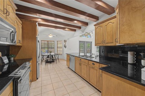 House in New Port Richey, Florida 4 bedrooms, 199.37 sq.m. № 2151602 - photo 8