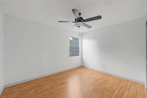 House in New Port Richey, Florida 4 bedrooms, 199.37 sq.m. № 2151602 - photo 27