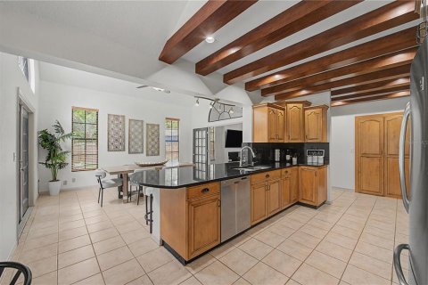House in New Port Richey, Florida 4 bedrooms, 199.37 sq.m. № 2151602 - photo 16