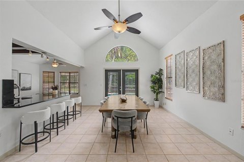 House in New Port Richey, Florida 4 bedrooms, 199.37 sq.m. № 2151602 - photo 15