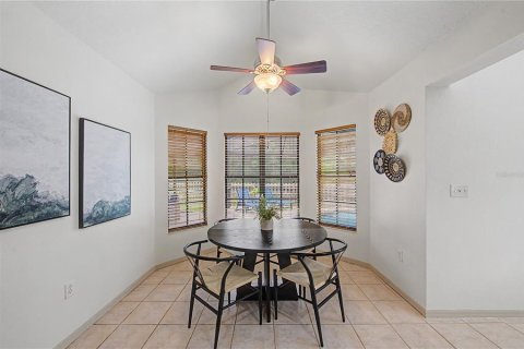 House in New Port Richey, Florida 4 bedrooms, 199.37 sq.m. № 2151602 - photo 10