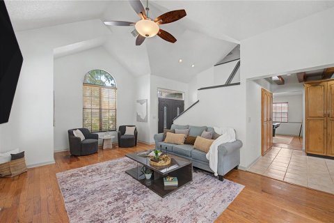 House in New Port Richey, Florida 4 bedrooms, 199.37 sq.m. № 2151602 - photo 3