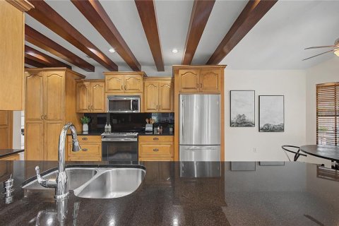 House in New Port Richey, Florida 4 bedrooms, 199.37 sq.m. № 2151602 - photo 5