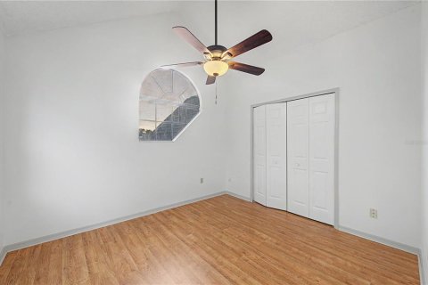 House in New Port Richey, Florida 4 bedrooms, 199.37 sq.m. № 2151602 - photo 28