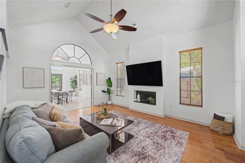 House in New Port Richey, Florida 4 bedrooms, 199.37 sq.m. № 2151602 - photo 2