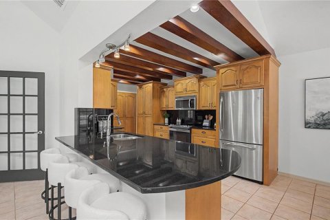 House in New Port Richey, Florida 4 bedrooms, 199.37 sq.m. № 2151602 - photo 6