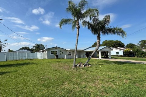 Casa en venta en Lake Wales, Florida, 3 dormitorios, 183.48 m2 № 1742878 - foto 1
