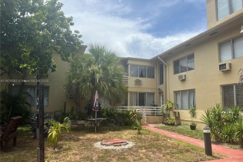 Commercial property in Miami Beach, Florida № 1923424 - photo 2