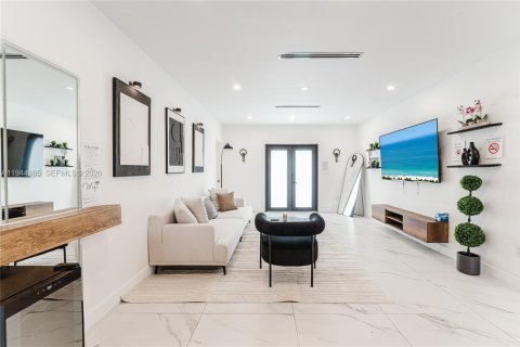 Villa ou maison à vendre à Miami, Floride: 4 chambres, 152.27 m2 № 2060087 - photo 25
