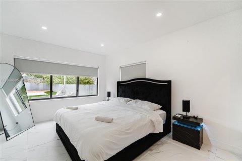 Villa ou maison à vendre à Miami, Floride: 4 chambres, 152.27 m2 № 2060087 - photo 9