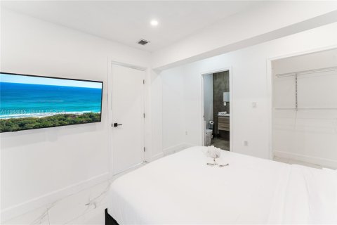 Villa ou maison à vendre à Miami, Floride: 4 chambres, 152.27 m2 № 2060087 - photo 19