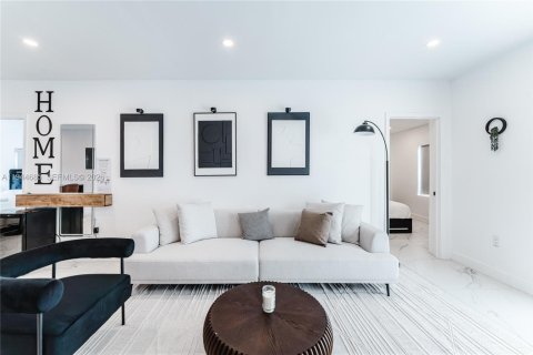 Villa ou maison à vendre à Miami, Floride: 4 chambres, 152.27 m2 № 2060087 - photo 5