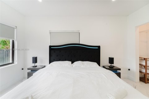 Villa ou maison à vendre à Miami, Floride: 4 chambres, 152.27 m2 № 2060087 - photo 11