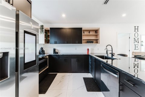 Villa ou maison à vendre à Miami, Floride: 4 chambres, 152.27 m2 № 2060087 - photo 7