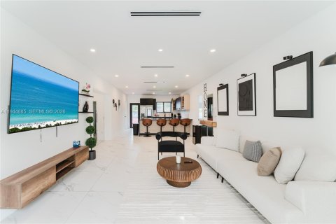 Villa ou maison à vendre à Miami, Floride: 4 chambres, 152.27 m2 № 2060087 - photo 3