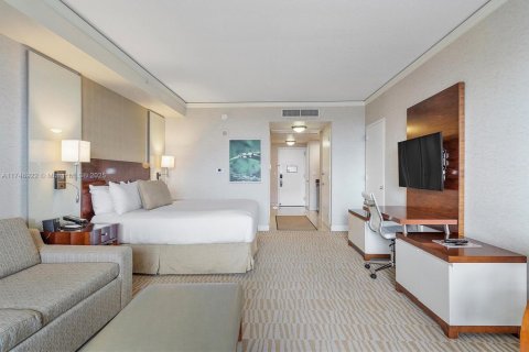 Condo in Sunny Isles Beach, Florida  № 1859855 - photo 14