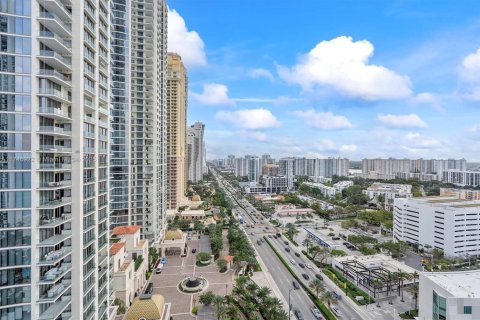 Condo in Sunny Isles Beach, Florida  № 1859855 - photo 30