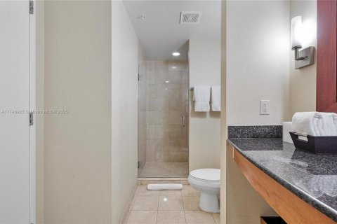 Condo in Sunny Isles Beach, Florida  № 1859855 - photo 21