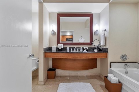 Condo in Sunny Isles Beach, Florida  № 1859855 - photo 22