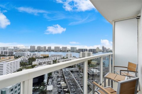 Condo in Sunny Isles Beach, Florida  № 1859855 - photo 25